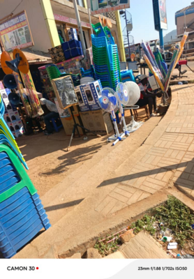 3000 plastic chairs